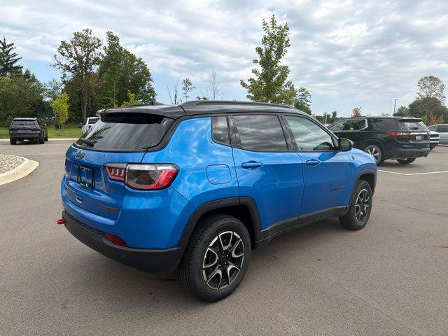 Certified 2025 Jeep Compass Trailhawk AWD/4WD image 5