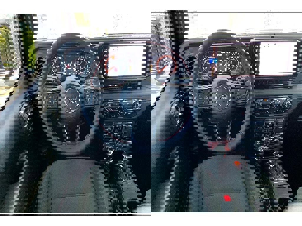 Used 2024 Jeep Wrangler Unlimited Rubicon w/ Technology Group image 6