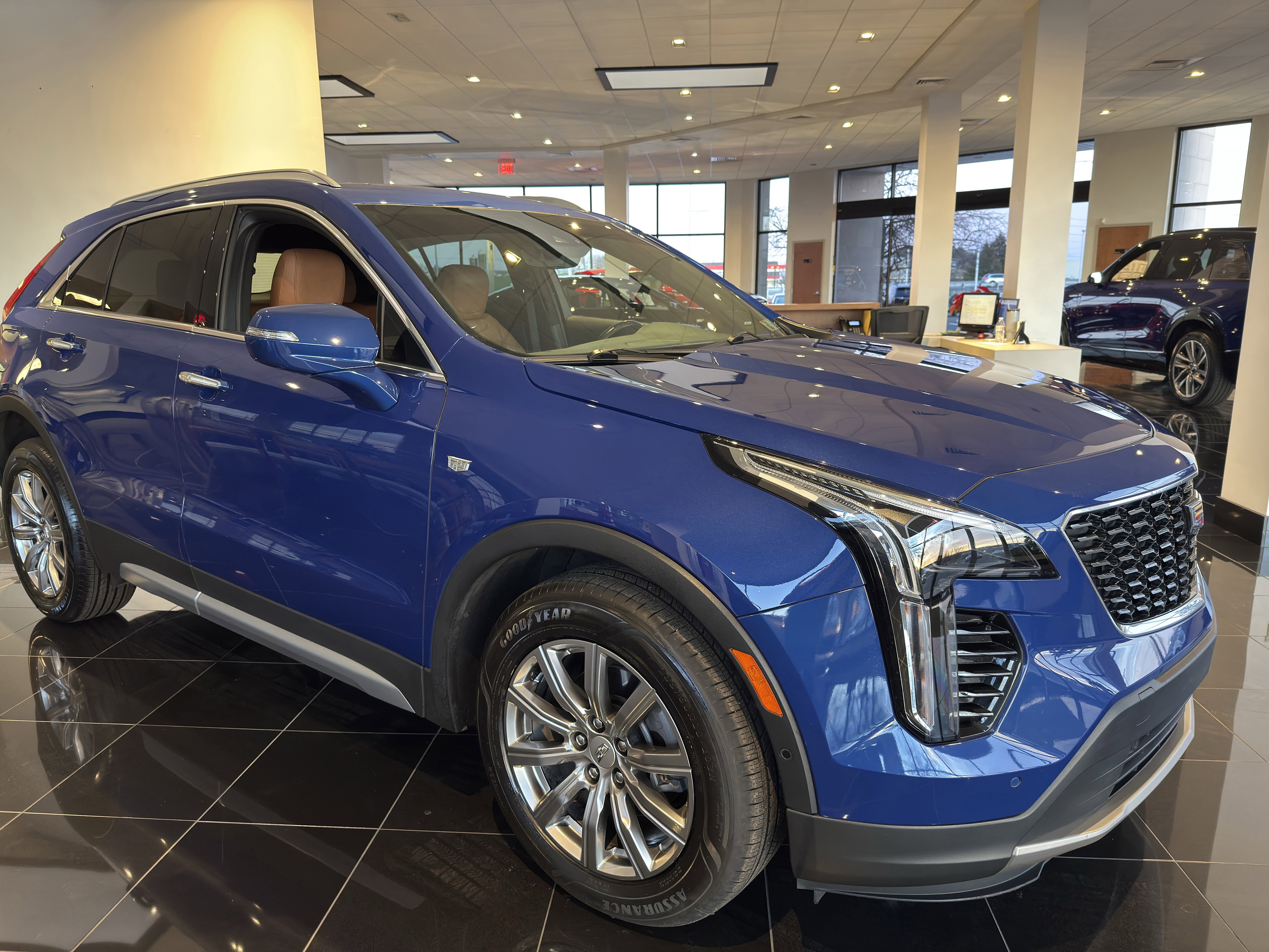 Certified 2022 Cadillac XT4 Premium Luxury w/ Enhanced Visibility Package image 9