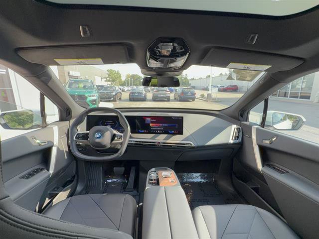 Used 2024 BMW iX xDrive50 AWD/4WD image 12