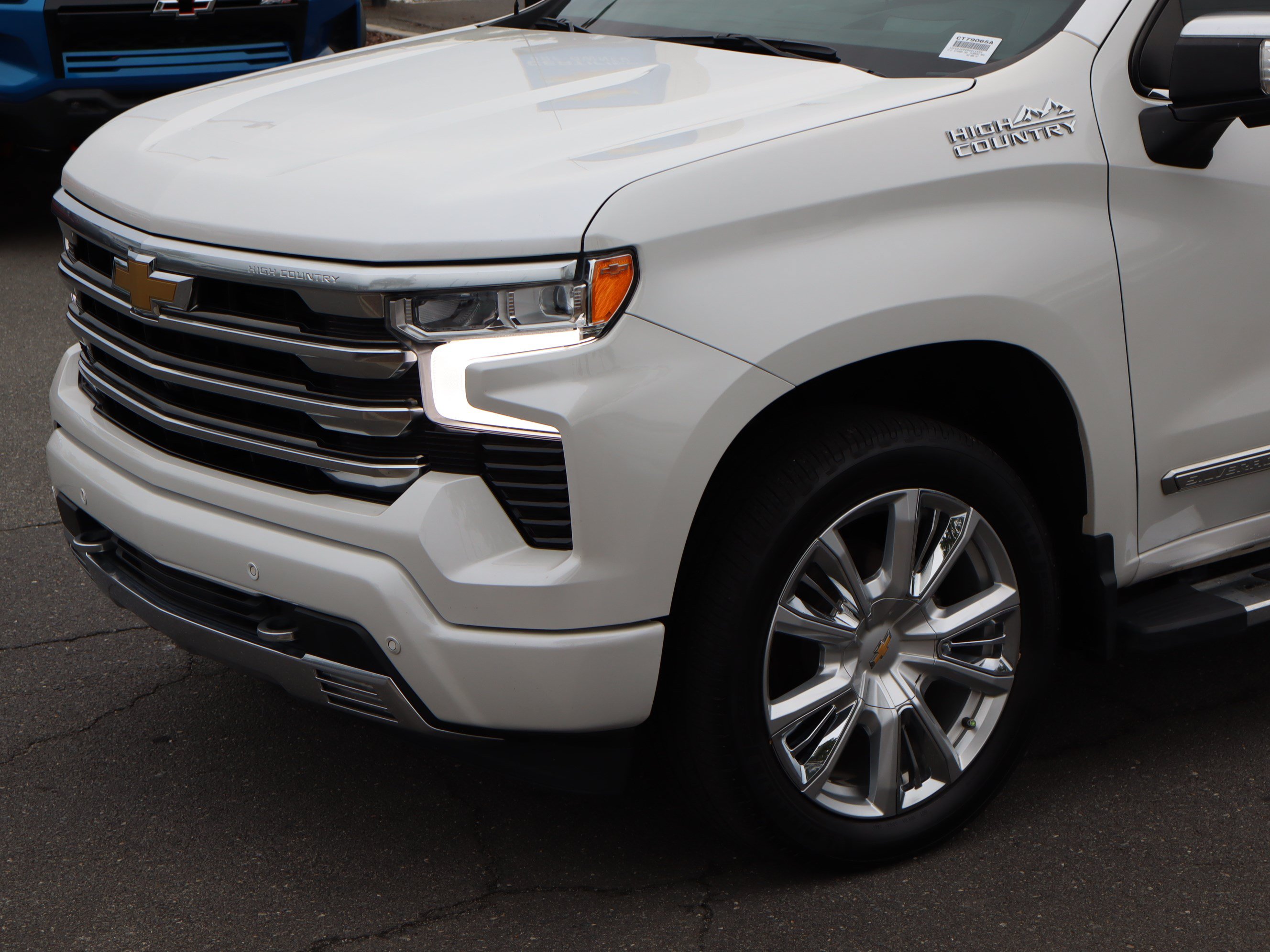 Used 2023 Chevrolet Silverado 1500 High Country w/ High Country Premium Package AWD/4WD image 6