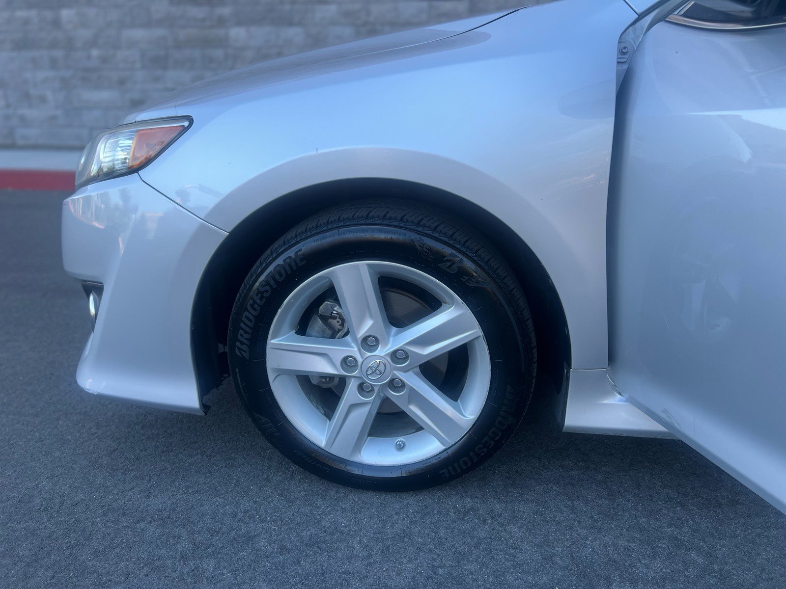 Used 2014 Toyota Camry SE FWD image 13