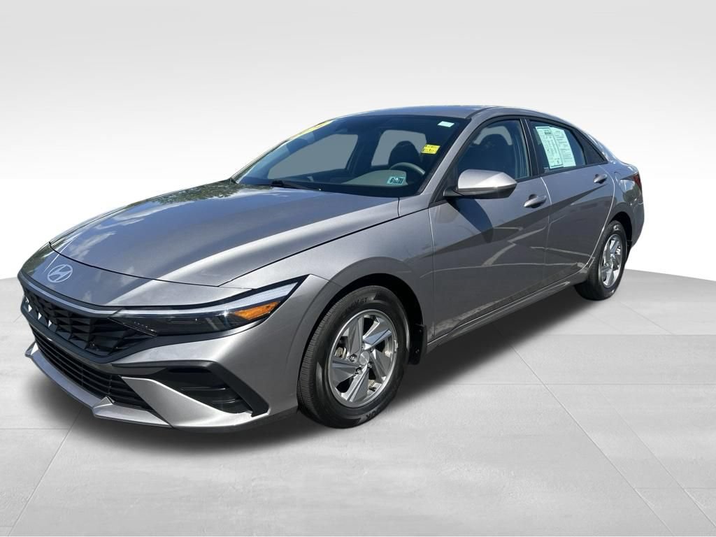 Used 2024 Hyundai Elantra SE FWD image 1