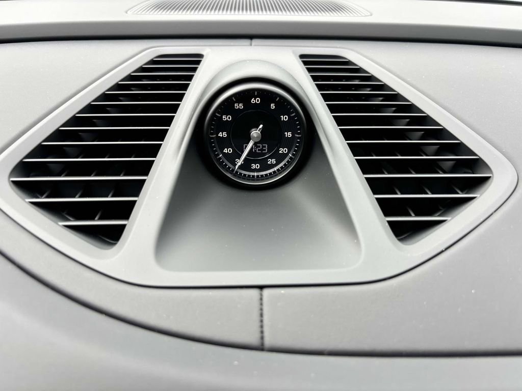 Used 2025 Porsche Macan 4 Electric image 37