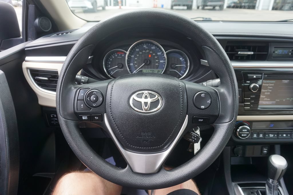 Used 2015 Toyota Corolla LE FWD image 3