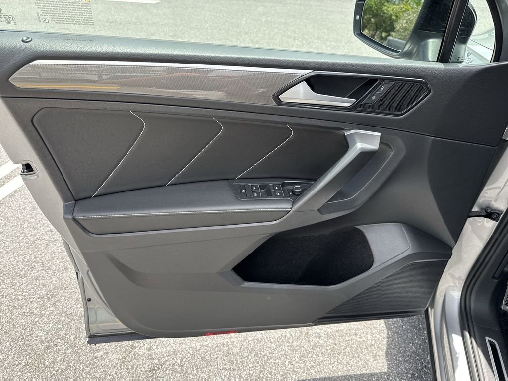 Used 2023 Volkswagen Tiguan SE R-Line image 39