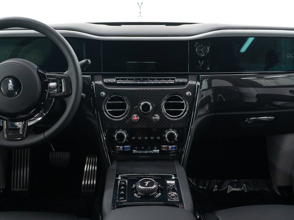 Certified 2026 Rolls-Royce Cullinan Black Badge AWD/4WD image 36
