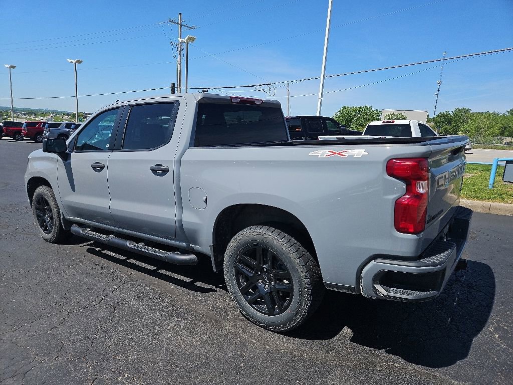 Used 2024 Chevrolet Silverado 1500 Custom w/ Turbomax Blackout Package AWD/4WD image 8