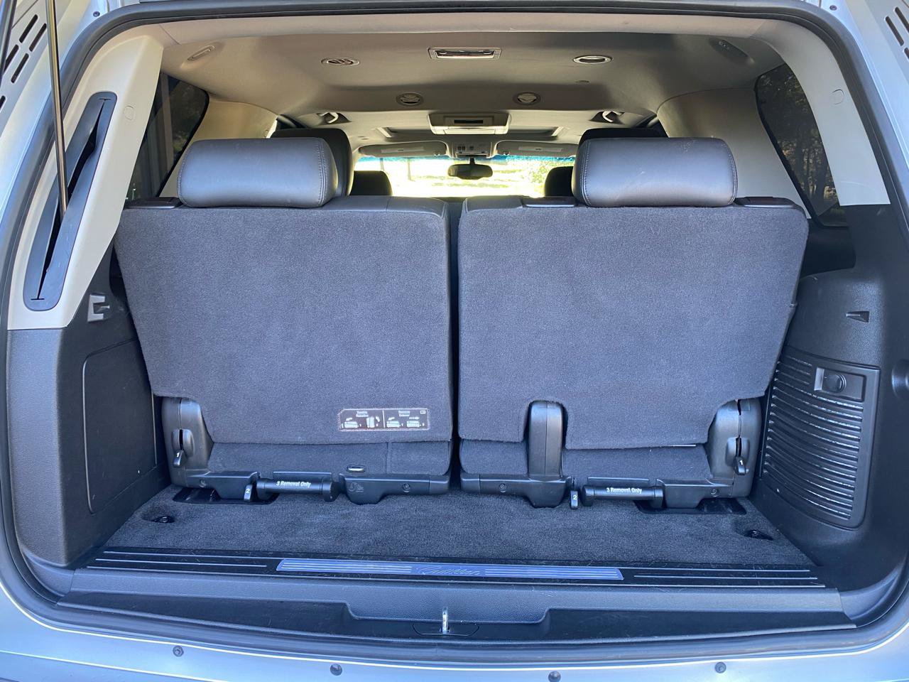 Used 2013 Cadillac Escalade Premium AWD/4WD image 30