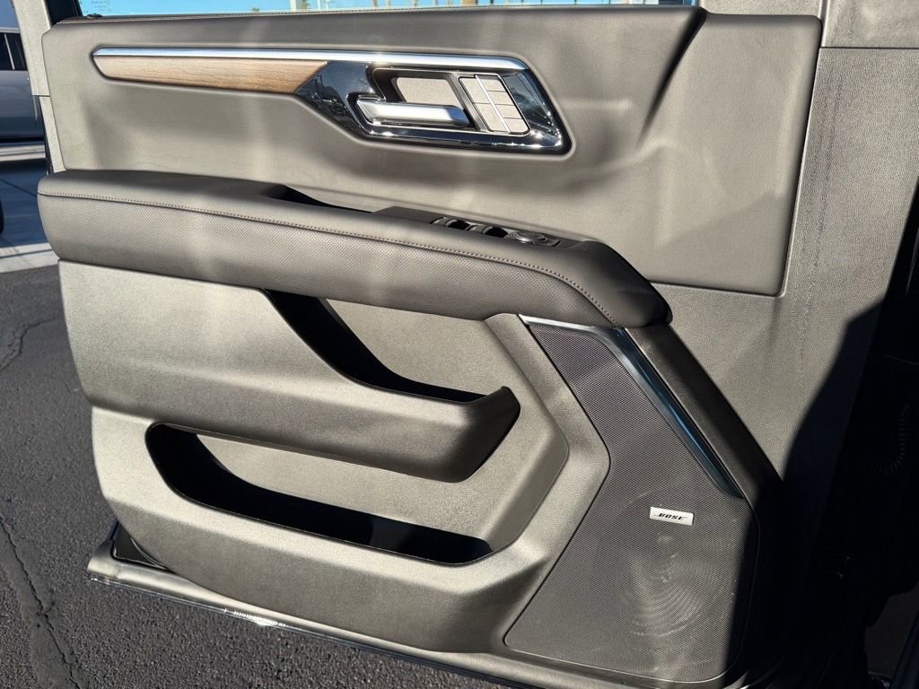 New 2025 Chevrolet Suburban High Country image 10