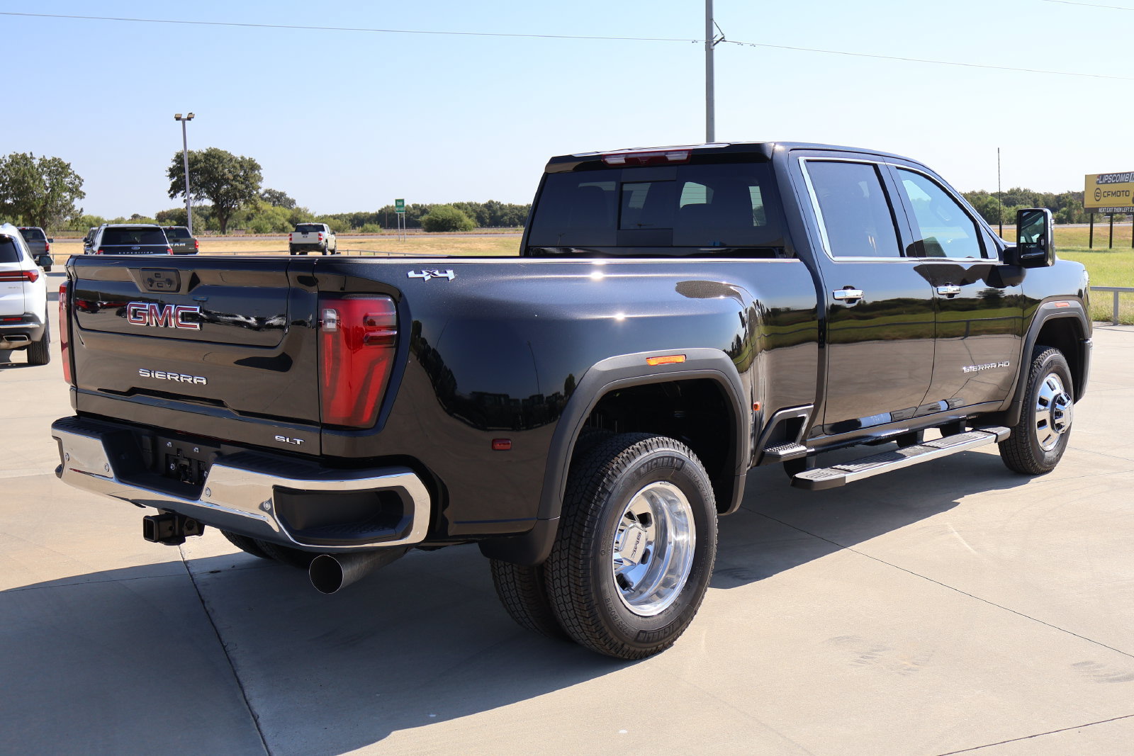 New 2026 GMC Sierra 3500 SLT w/ SLT Convenience Package AWD/4WD image 4