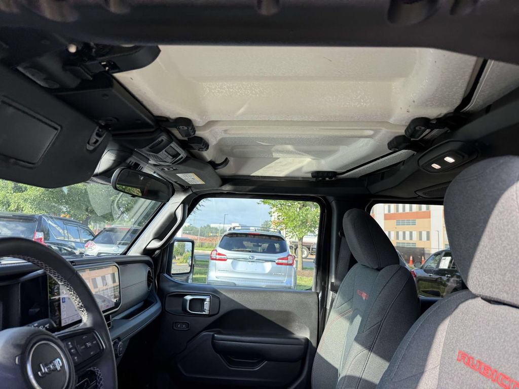 Used 2025 Jeep Wrangler Unlimited Rubicon AWD/4WD image 4