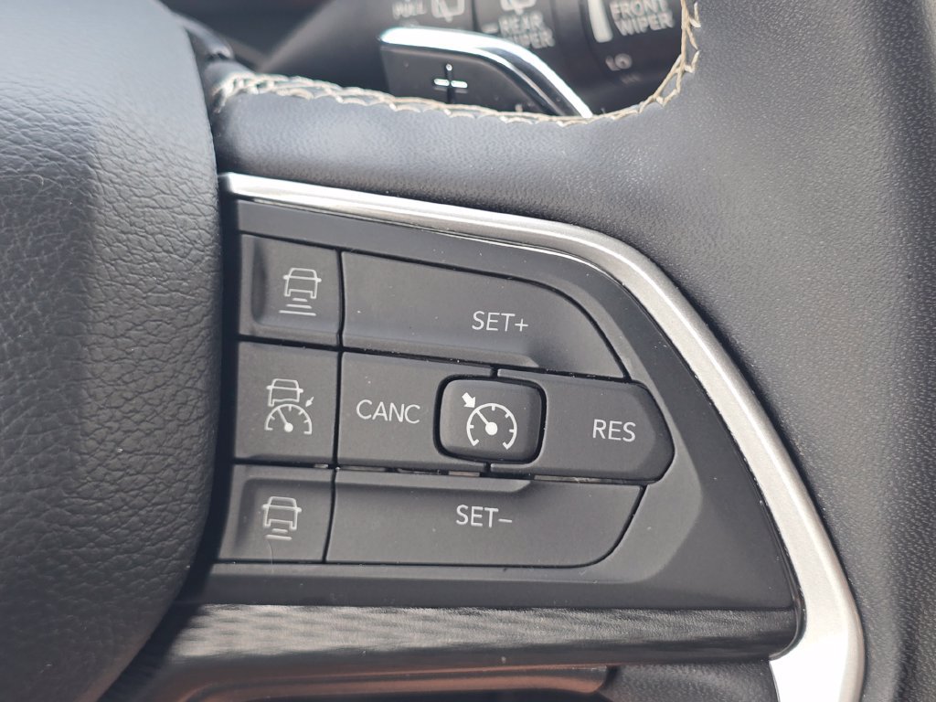 Used 2023 Jeep Grand Cherokee Altitude AWD/4WD image 32