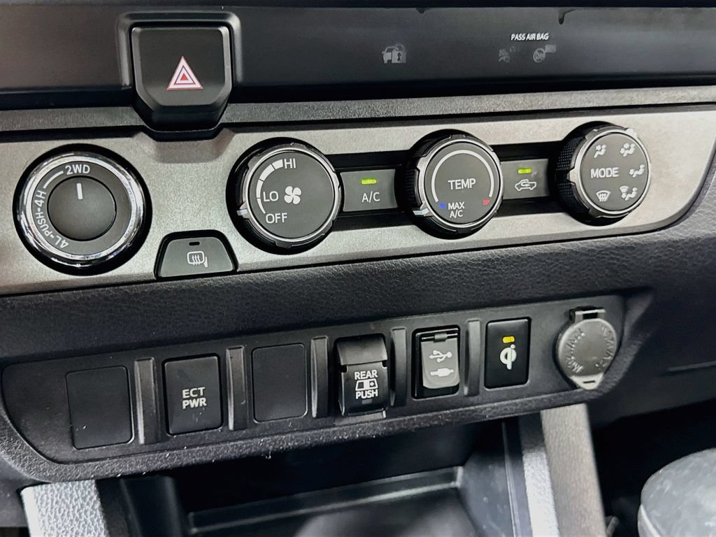 Used 2019 Toyota Tacoma TRD Off-Road AWD/4WD image 18