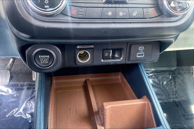 Used 2022 Ford Maverick Lariat w/ Lariat Luxury Package FWD image 32
