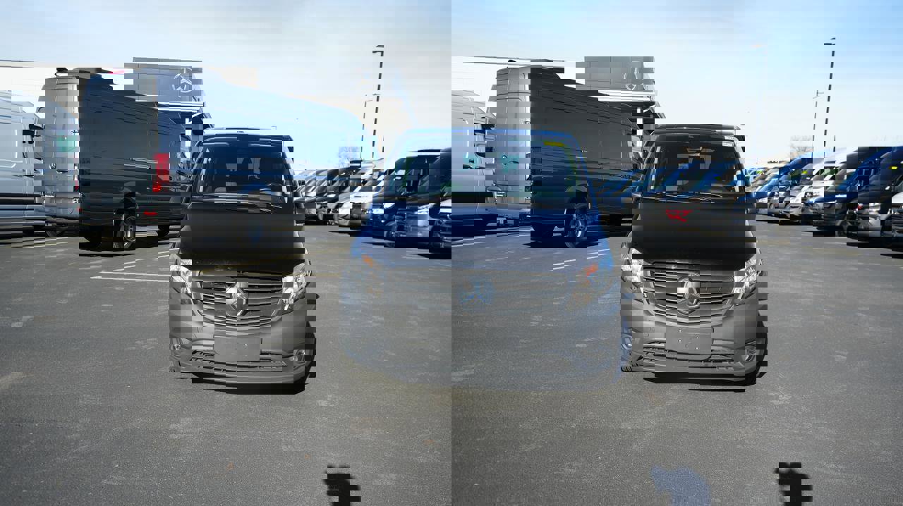 Used 2023 Mercedes-Benz Metris Passenger image 2