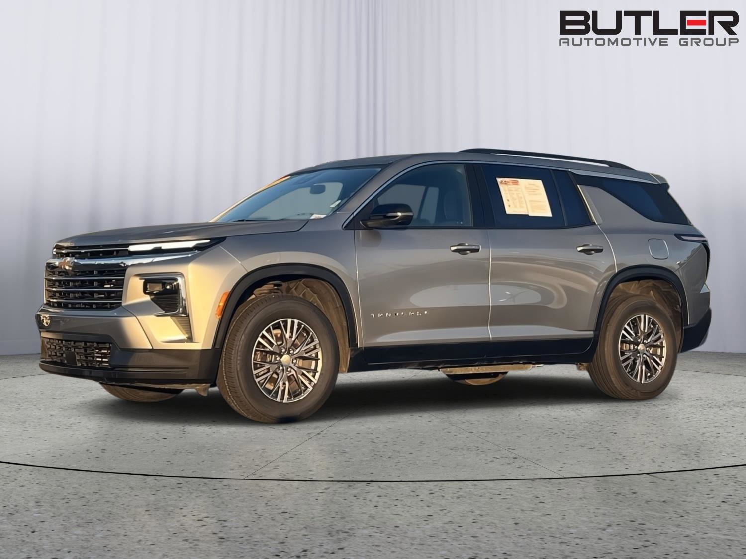 Used 2025 Chevrolet Traverse LT AWD/4WD image 1