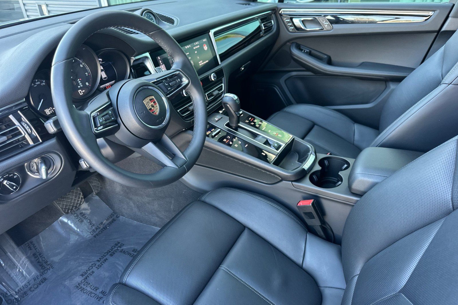 Used 2025 Porsche Macan image 4