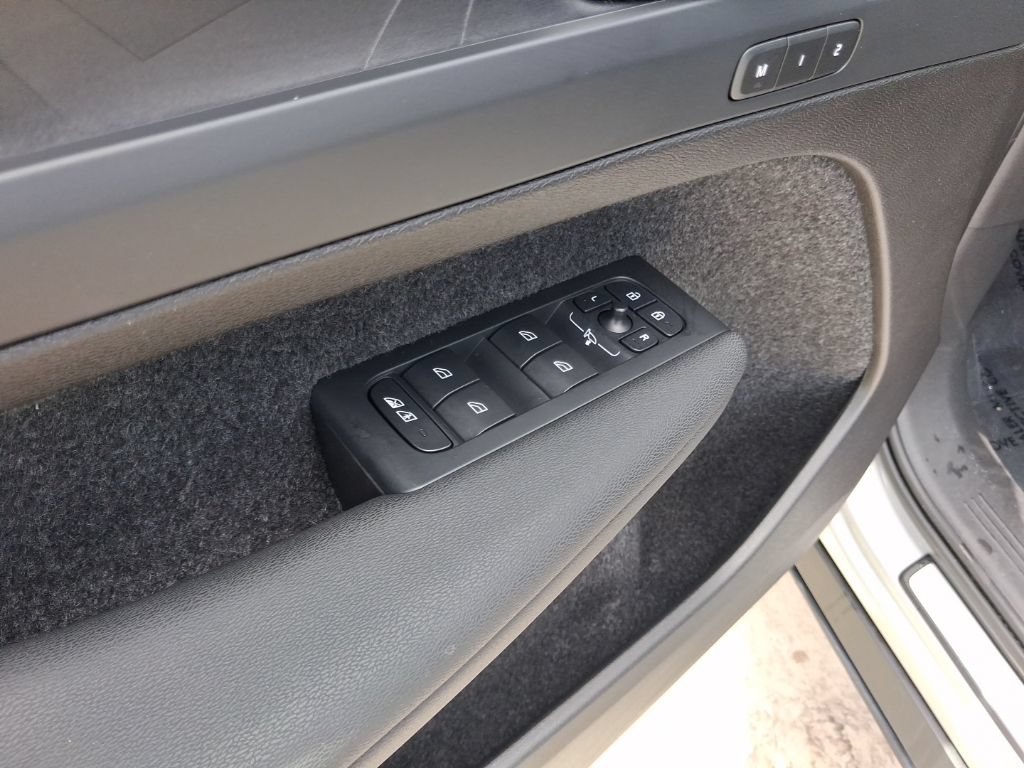 Used 2023 Volvo XC40 Recharge Plus w/ Protection Package Premier AWD/4WD image 16