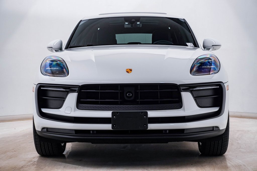 Certified 2025 Porsche Macan image 6
