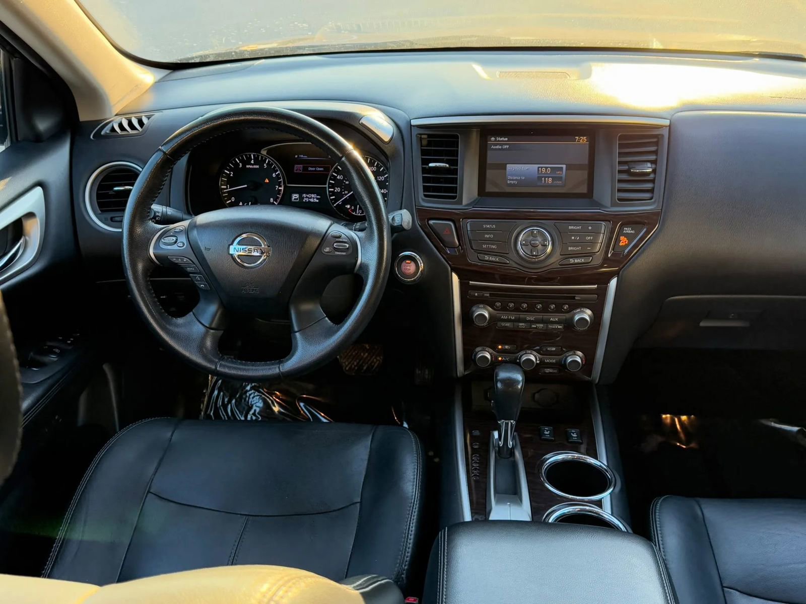 Used 2014 Nissan Pathfinder SL FWD image 12