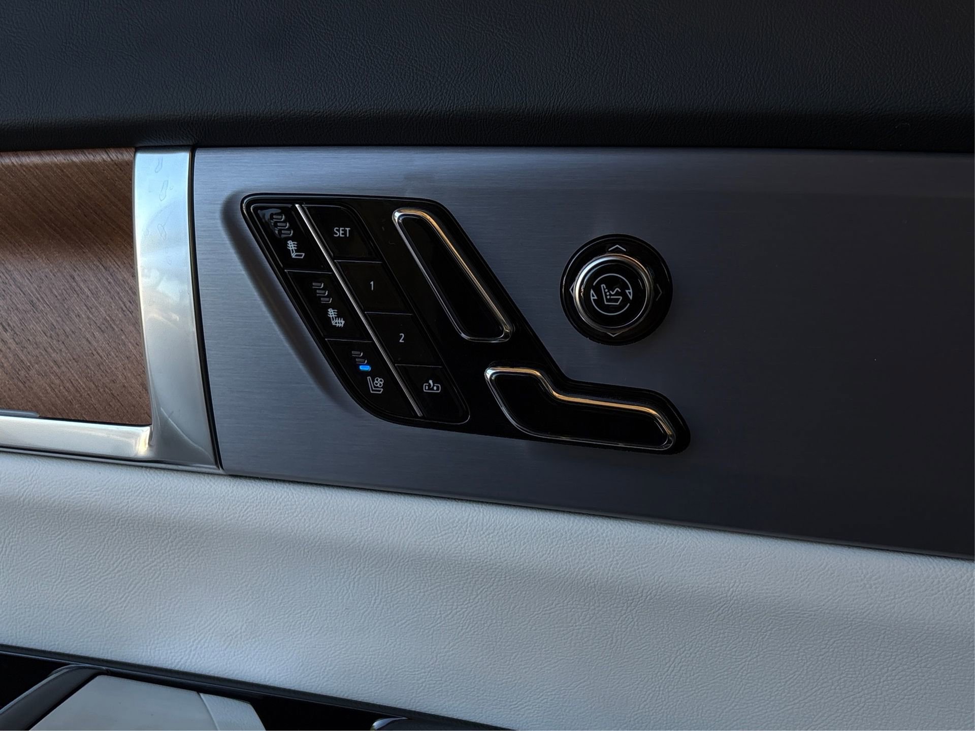 New 2026 Cadillac Vistiq Luxury image 32