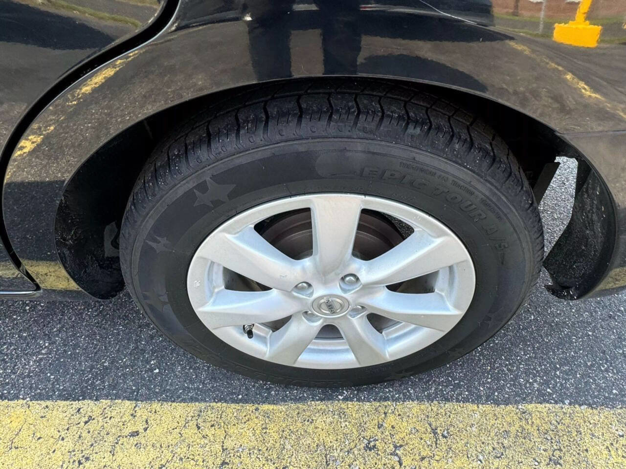 Used 2014 Nissan Versa SV w/ Convenience Package image 30