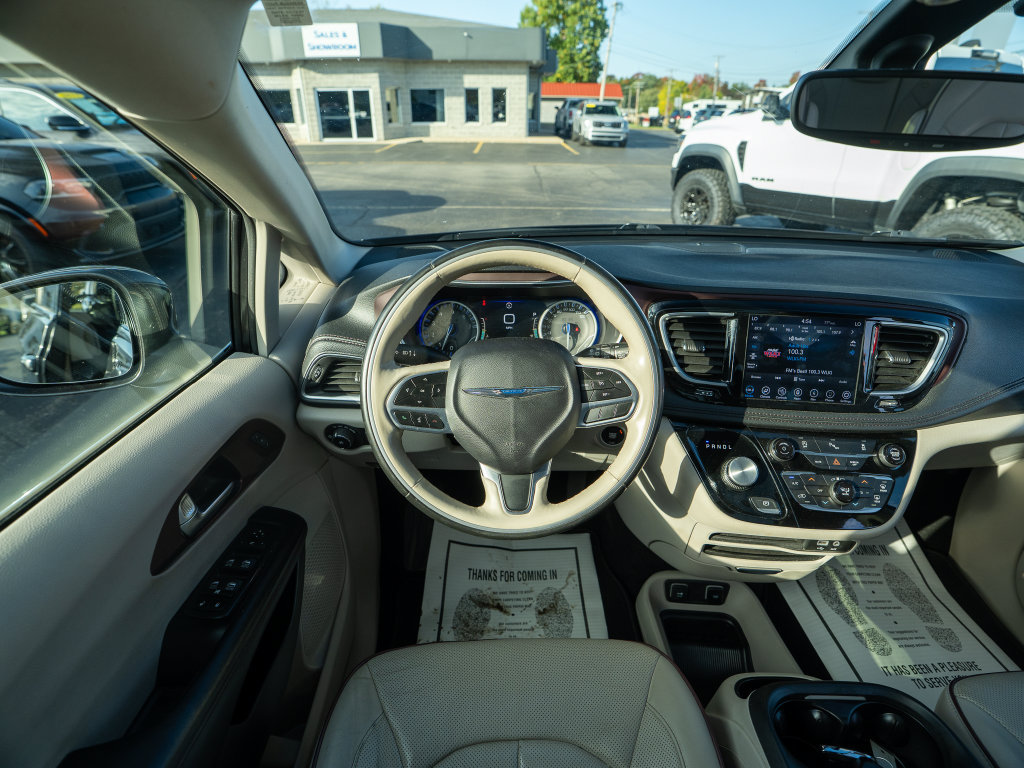 Used 2020 Chrysler Pacifica Limited FWD image 19
