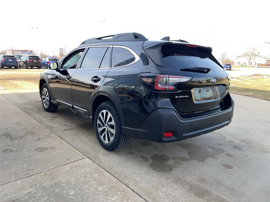 Used 2024 Subaru Outback Premium image 7