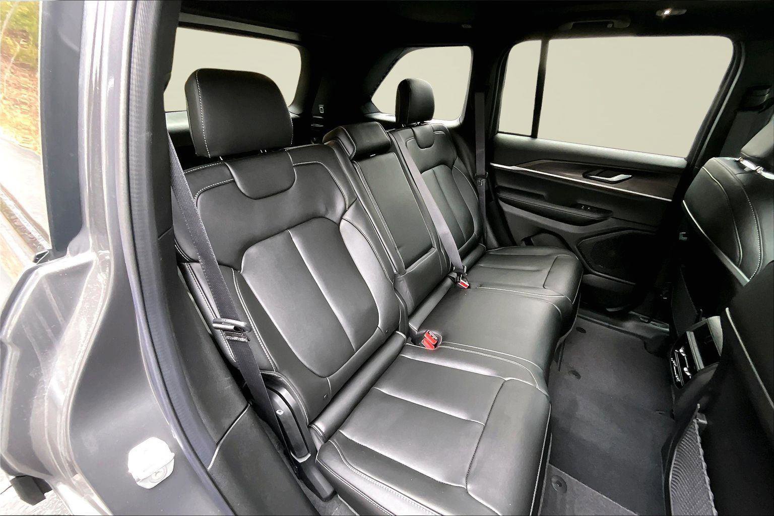 New 2025 Jeep Grand Cherokee Limited w/ Trailer Tow Package image 10