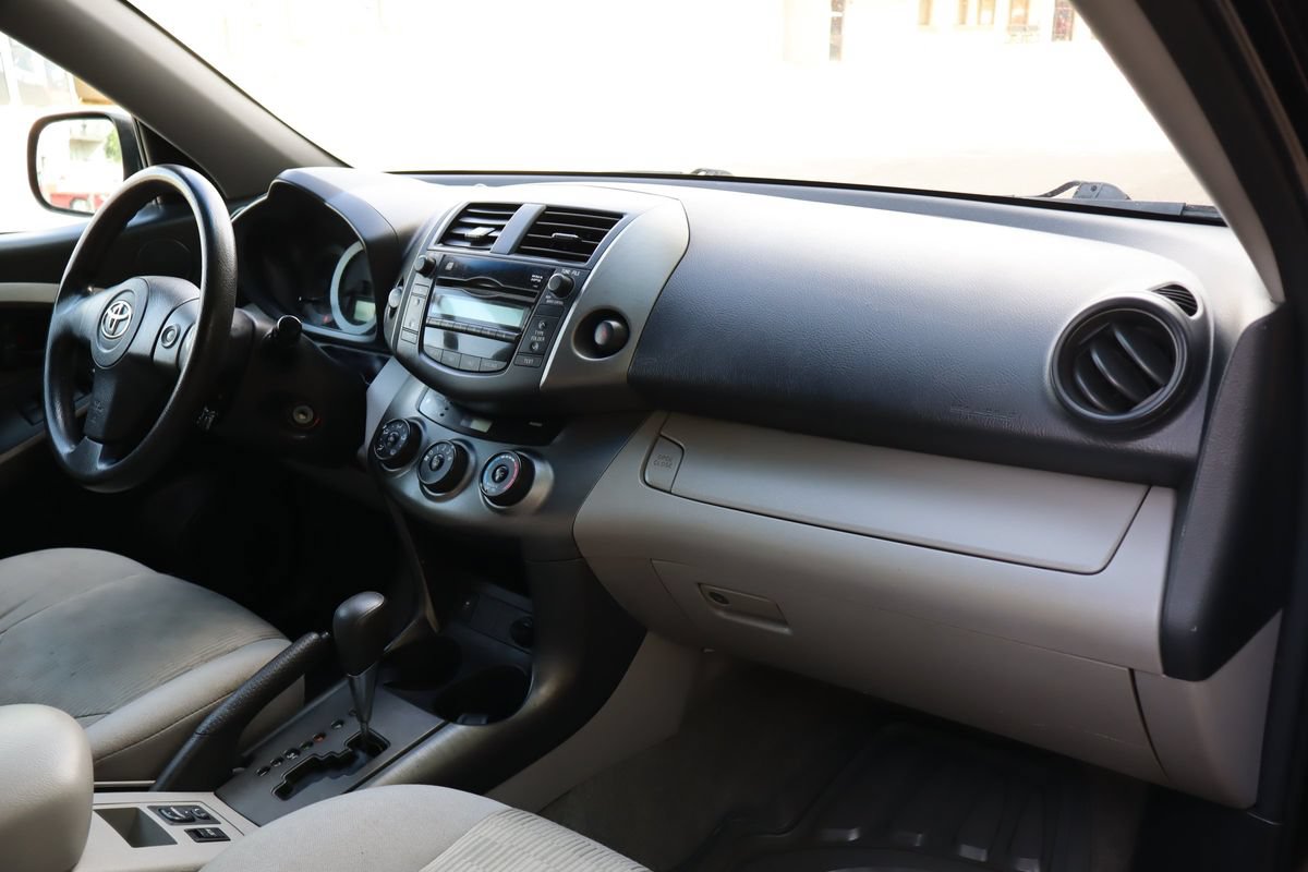 Used 2011 Toyota RAV4 4WD w/ Base L4 Extra Value Pkg image 18