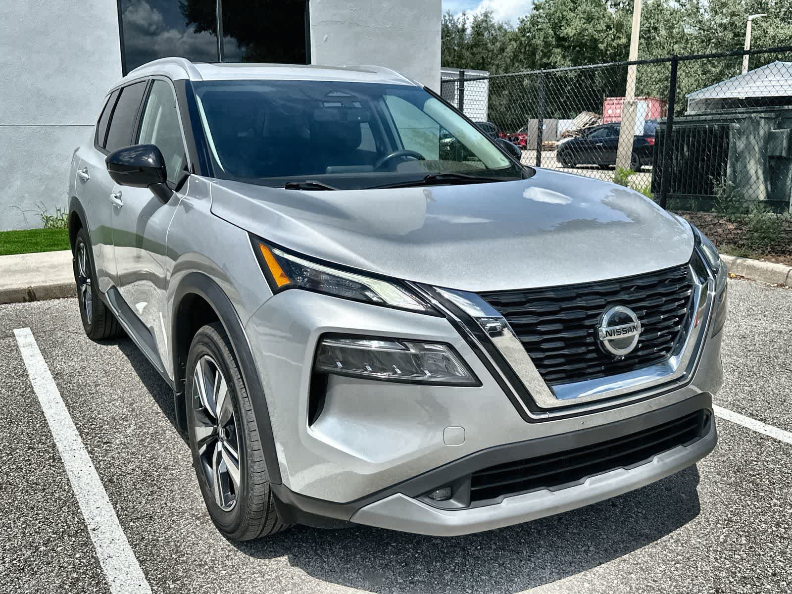 Used 2021 Nissan Rogue SL AWD/4WD image 11