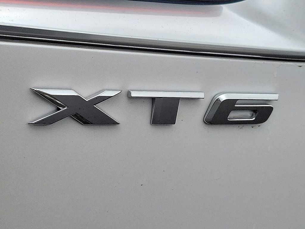 Used 2023 Cadillac XT6 Premium Luxury w/ Technology Package FWD image 9