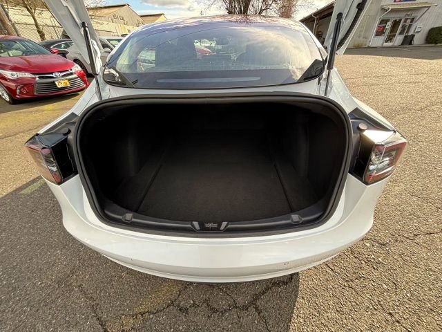 Used 2018 Tesla Model 3 Long Range image 25