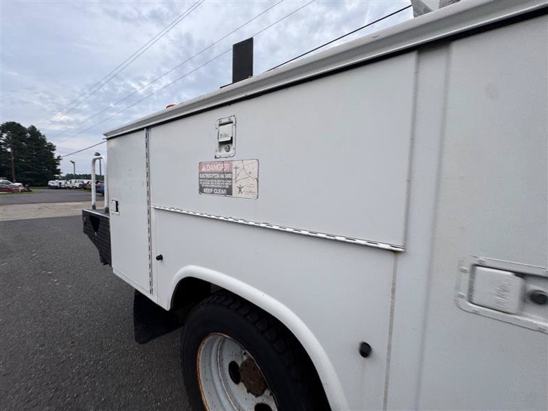 Used 2004 Ford F550 4x4 Regular Cab Super Duty image 28