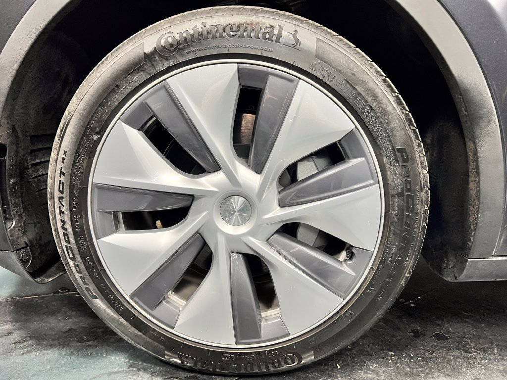 Used 2024 Tesla Model Y Long Range AWD/4WD image 11
