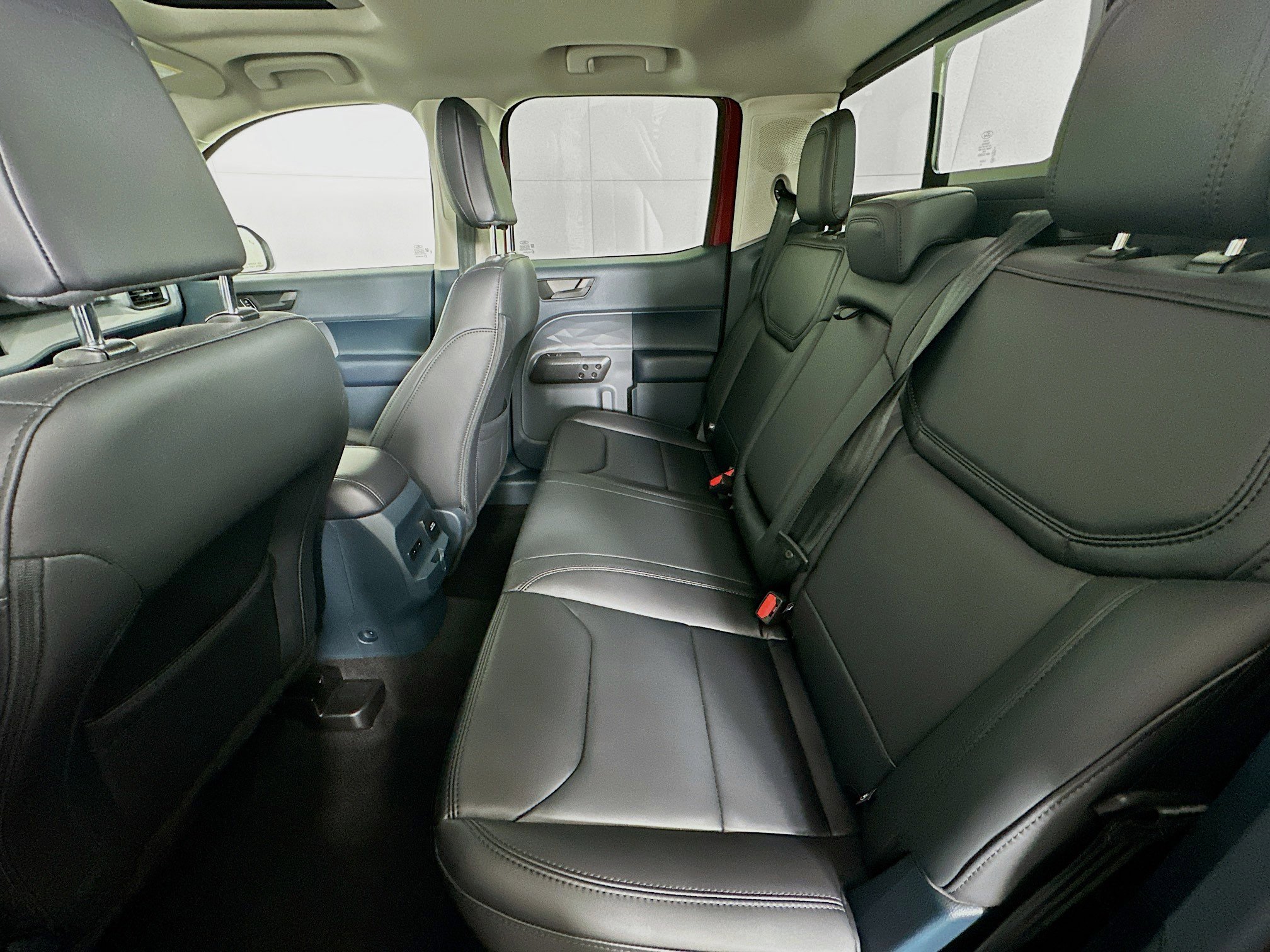 Used 2025 Ford Maverick Lariat w/ Black Appearance Package image 28