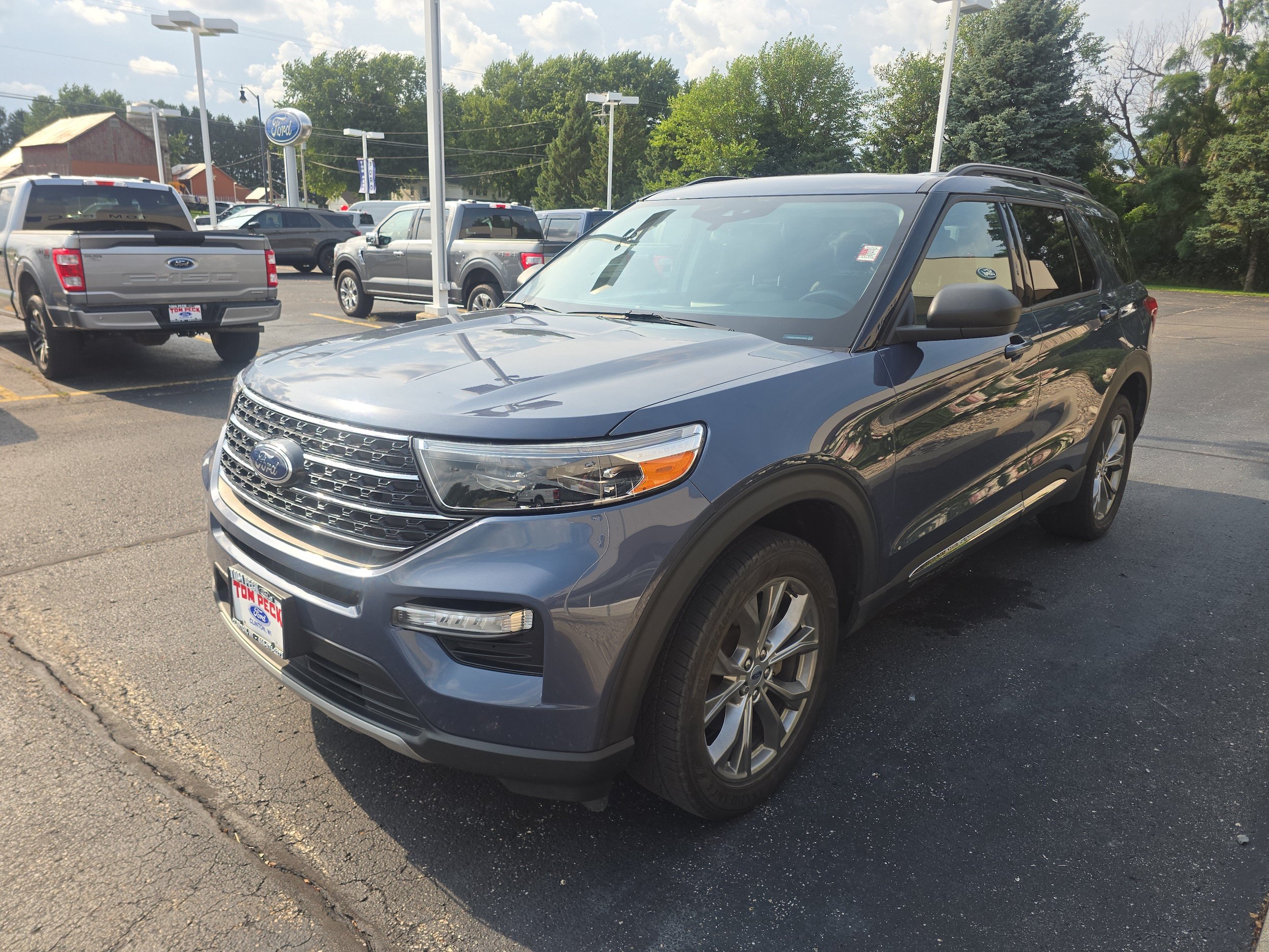 Used 2021 Ford Explorer XLT w/ Equipment Group 202A AWD/4WD image 4