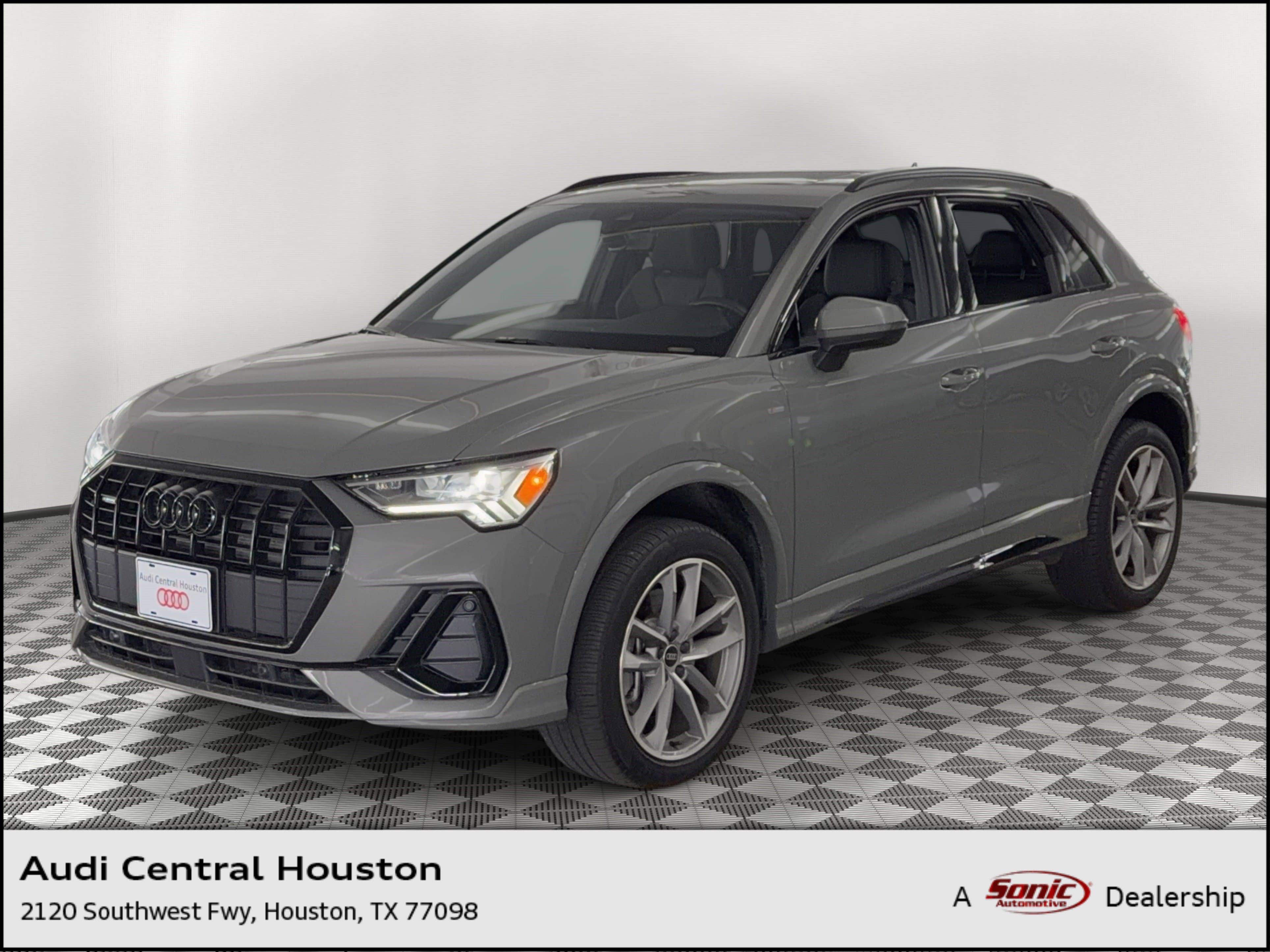 Certified 2025 Audi Q3 2.0T Premium w/ Convenience Package