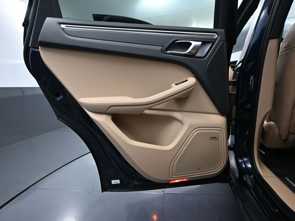 Used 2022 Porsche Macan Base image 41