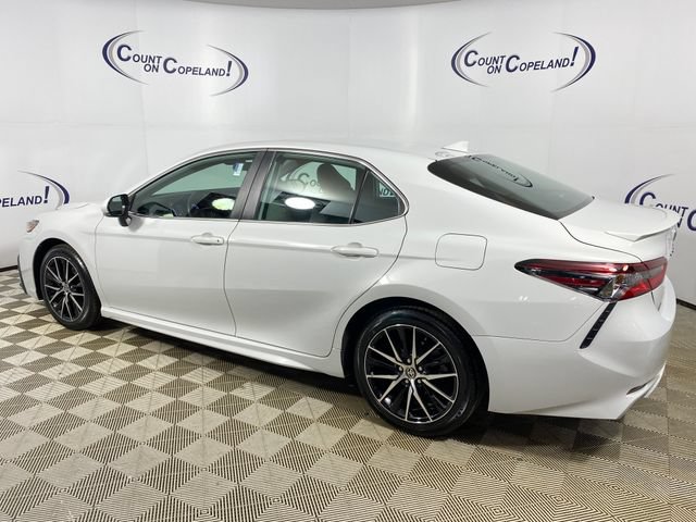 Used 2024 Toyota Camry SE FWD image 4