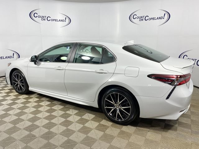 Used 2024 Toyota Camry SE FWD image 4