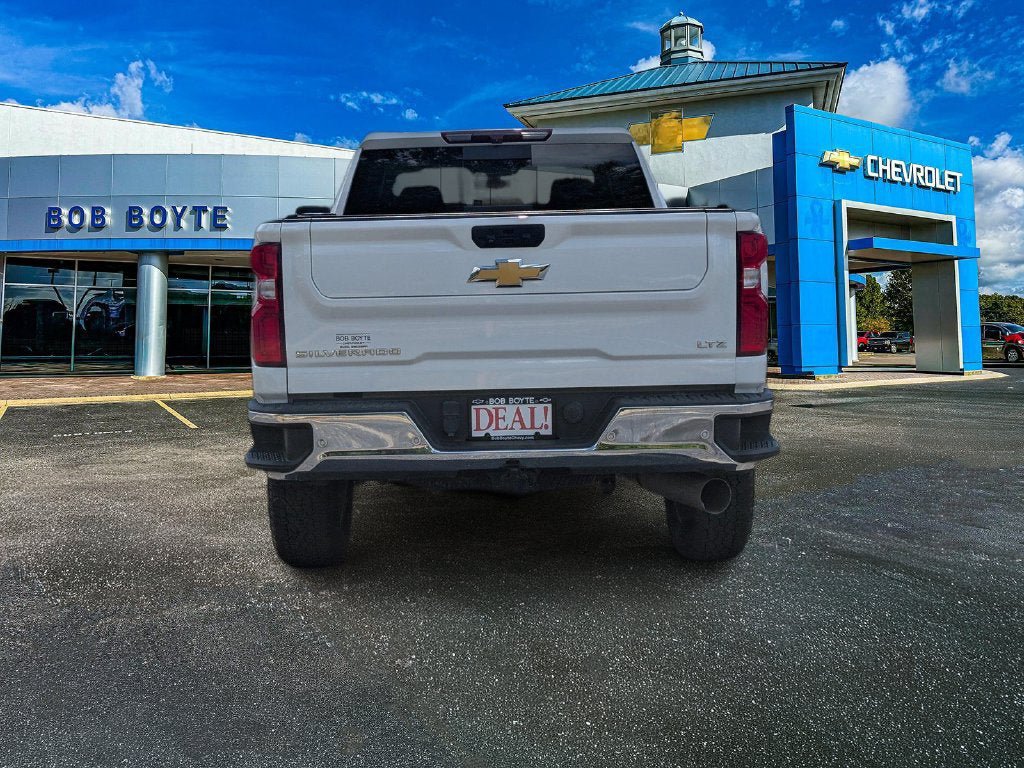 Used 2022 Chevrolet Silverado 2500 LTZ w/ LTZ Plus Package AWD/4WD image 4