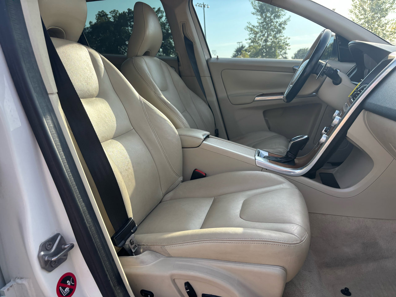 Used 2015 Volvo XC60 T6 w/ Proximity Package image 5