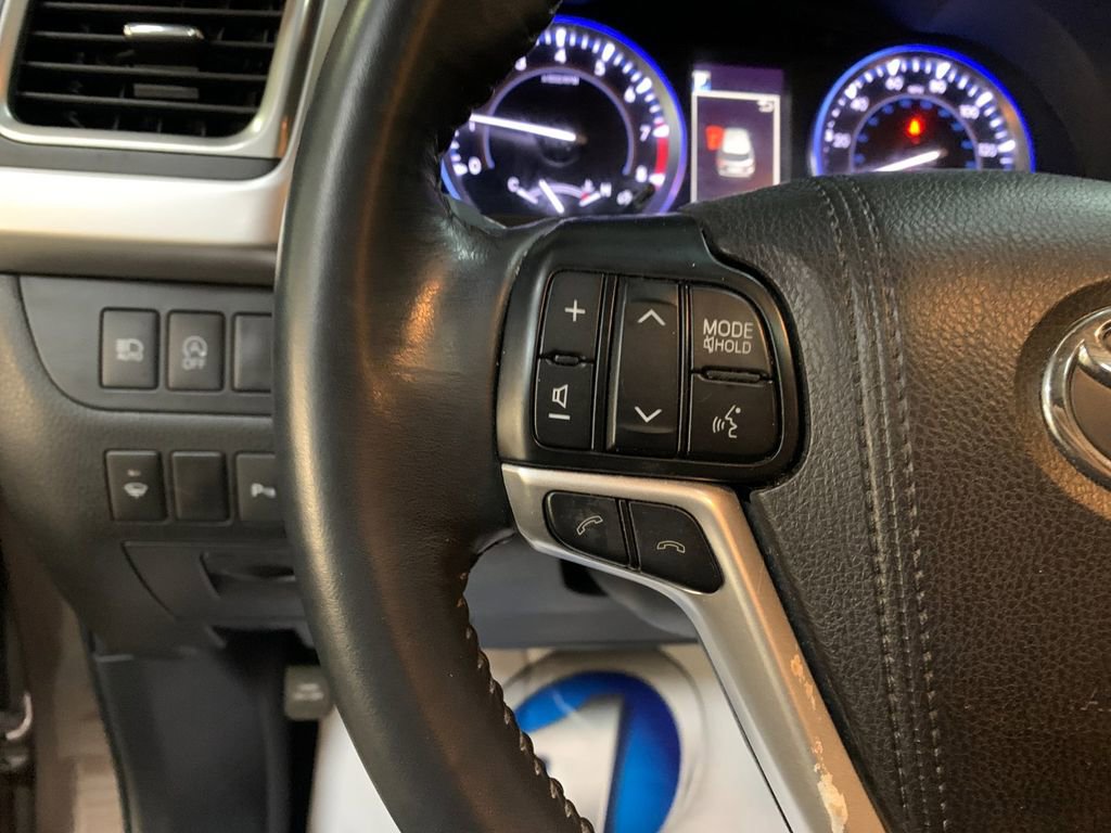 Used 2018 Toyota Highlander Limited image 30