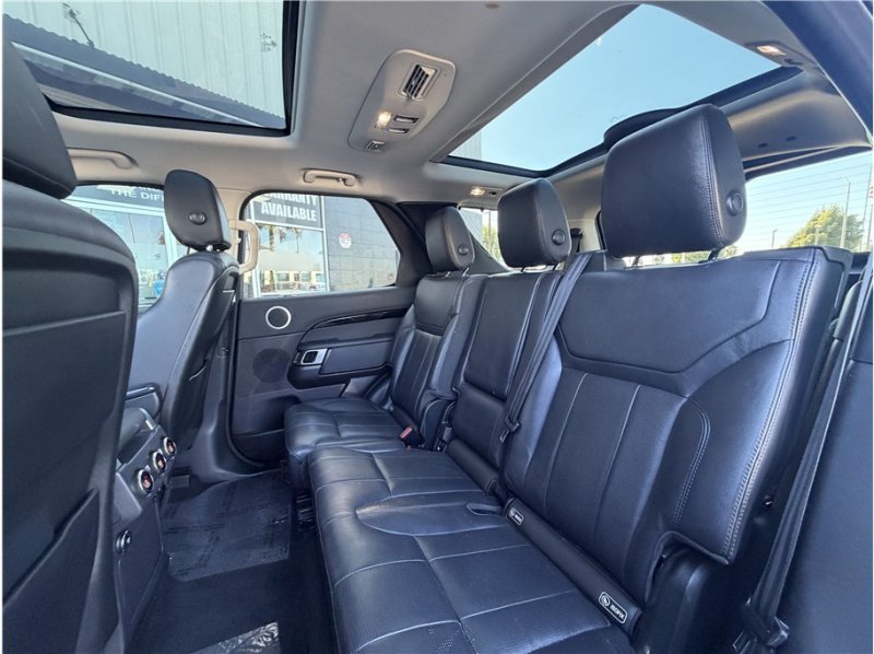 Used 2019 Land Rover Discovery SE AWD/4WD image 22