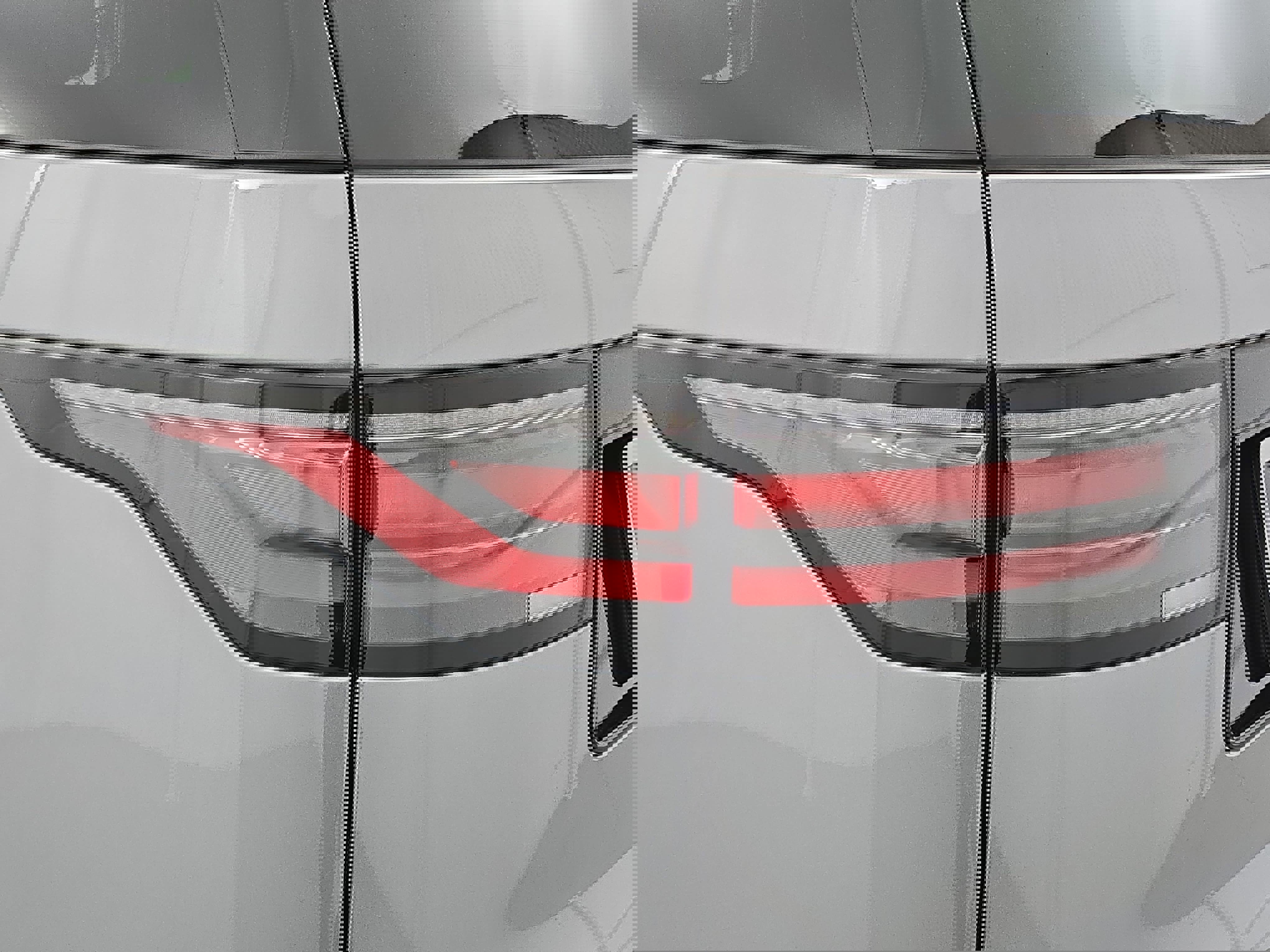 Certified 2025 Land Rover Discovery Dynamic SE image 36