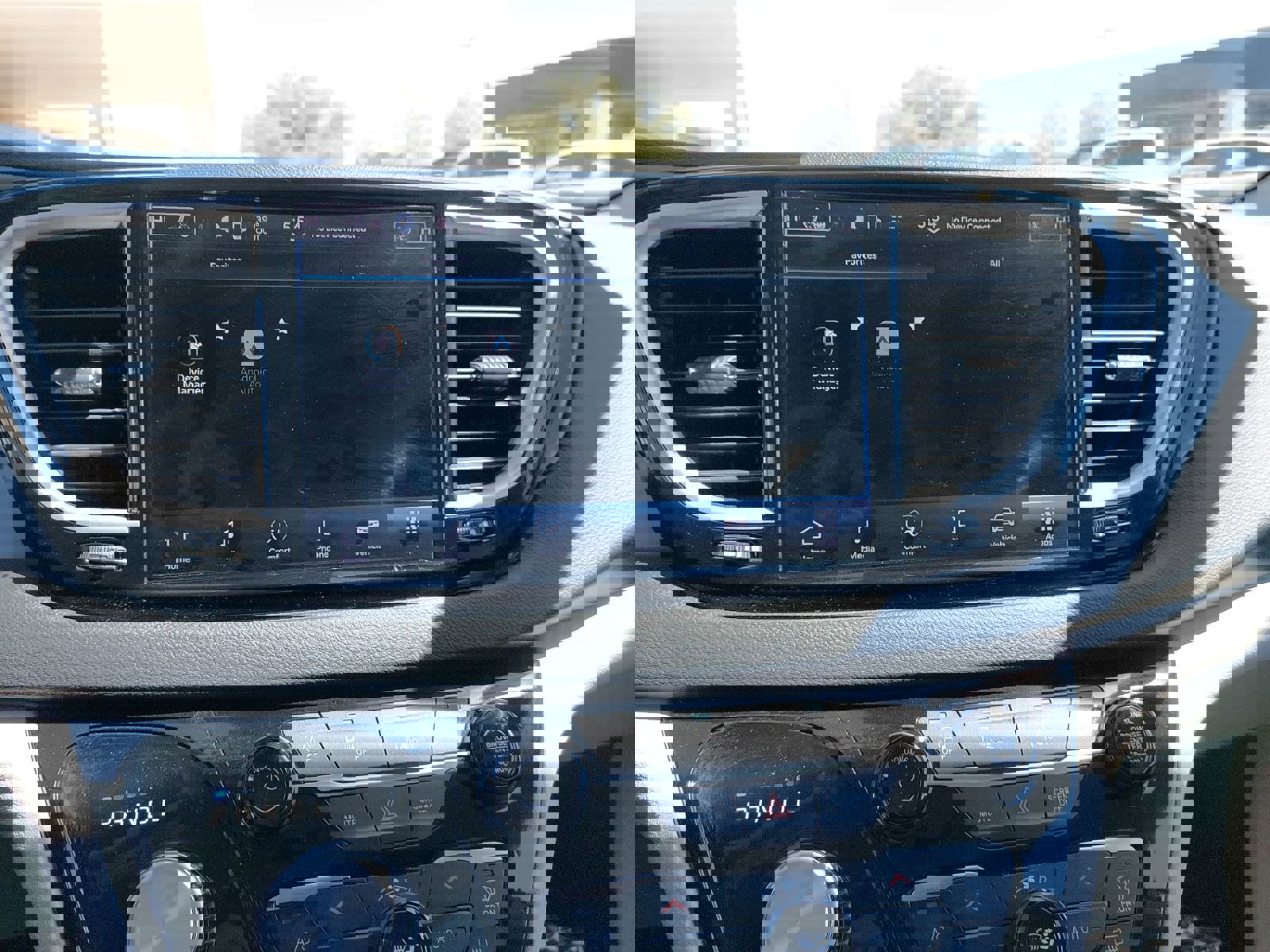 Used 2023 Chrysler Pacifica Touring-L image 25