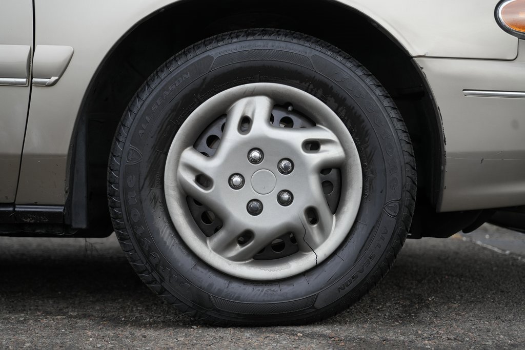 Used 1998 Buick Century Custom image 12