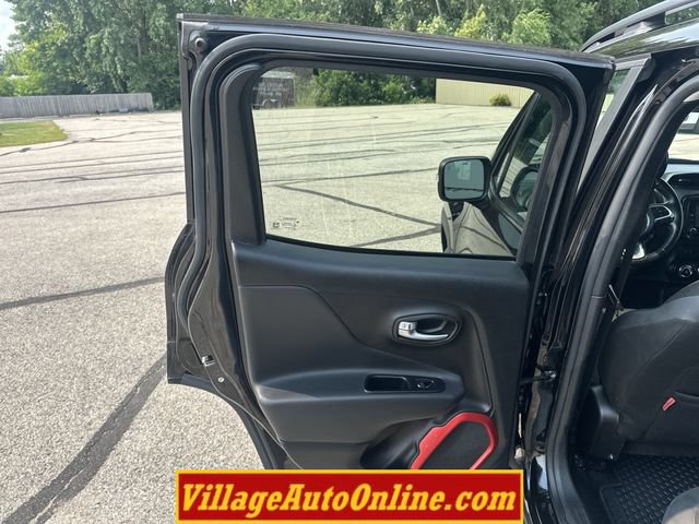 Used 2017 Jeep Renegade Trailhawk AWD/4WD image 29